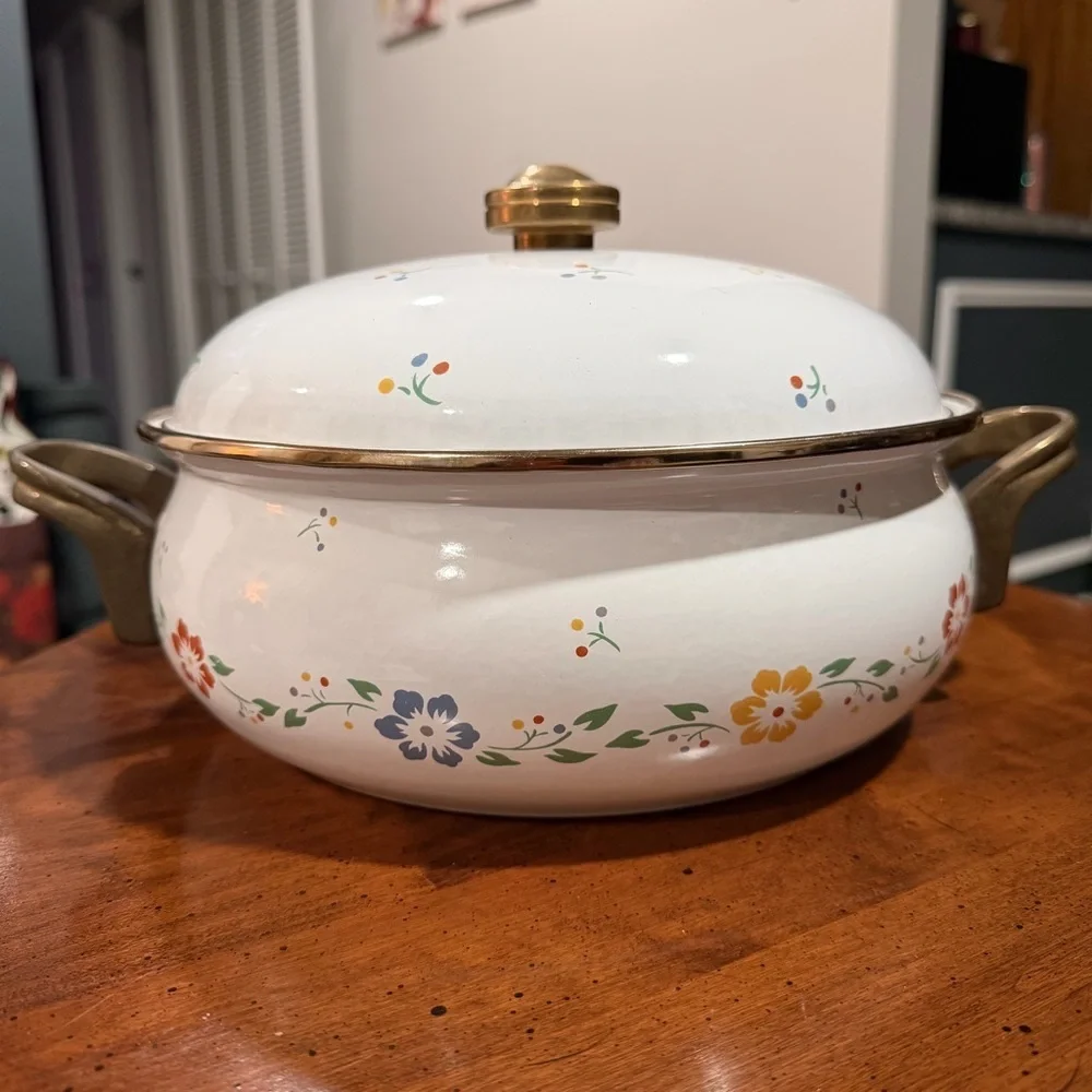 Enamel Floral Dutch Oven with Lid and Double Brass Handles, White Gold, 2-Piece